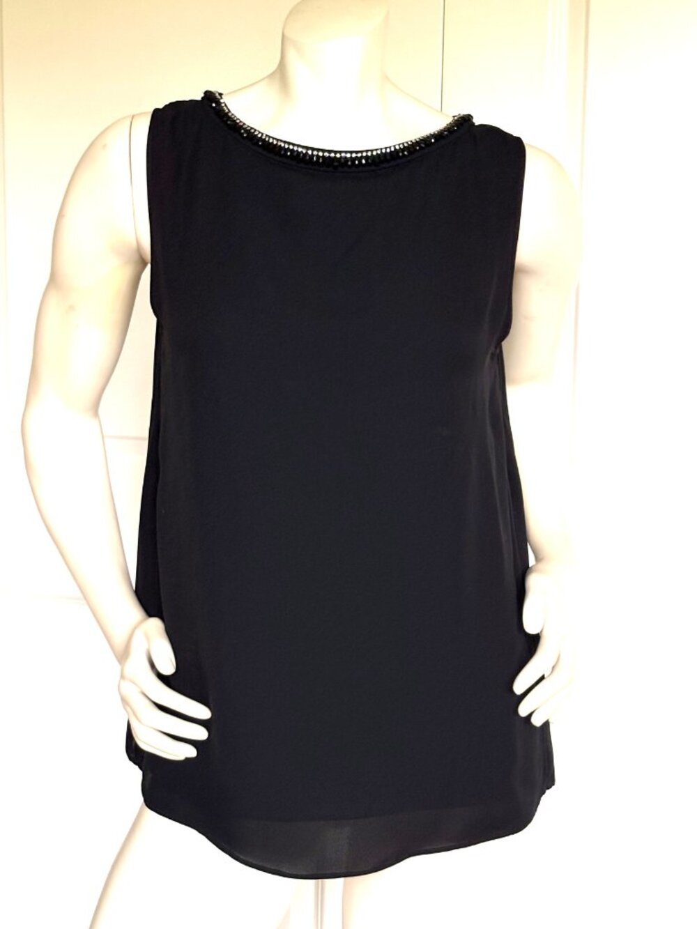 ST. JOHN COUTURE BLACK SILK BEADED SLEEVELESS TOP SIZE: M